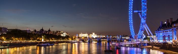 London eye lit up blue for Diabetes Day