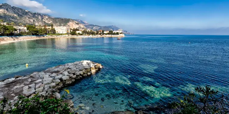 Quiet coastline of Beaulei-sur-Mer in the French Riviera