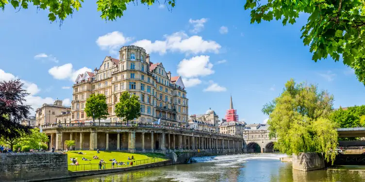 an image of Pulteney Bridge in Bath