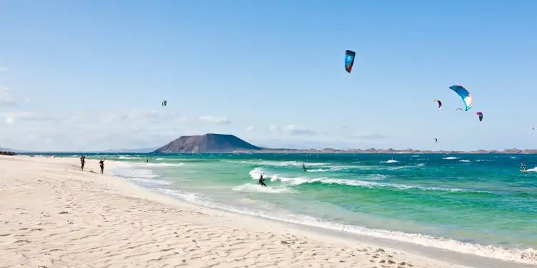 Windsurfers and kite surfers making the most of Costa Calma’s windy beaches